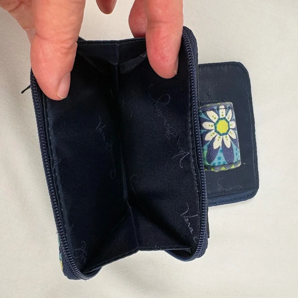 Vera Bradley Bifold Wallet Blue Green Daisy Daisy Quilted Floral Coin Pocket - Picture 5 of 10